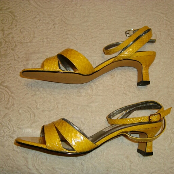 NEW Ros Hommerson Women's Sandals, Peachy Yellow - Picture 3 of 5